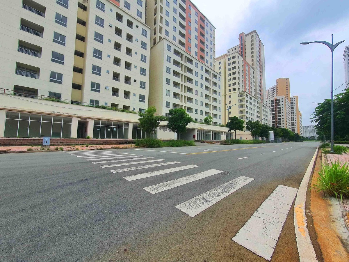 Hạ tầng khu vực được quy hoạch rất đẹp. Hiện chỉ có những người tập xe ô tô qua lại. Hạ tầng khu vực được quy hoạch rất đẹp. Hiện chỉ có những người tập xe ô tô qua lại.