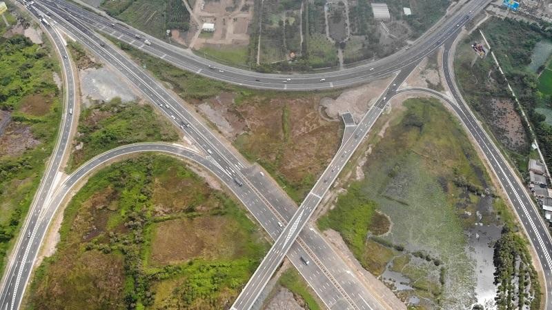 Thủ tướng cho rằng với sự quyết tâm và vào cuộc quyết liệt của toàn bộ hệ thống chính trị, các cấp, các ngành và sự ủng hộ của các bạn bè quốc tế, trong thời gian tới, vùng ĐBSCL sẽ có sự phát triển mạnh mẽ và đột phá. Ảnh: Lê Toàn