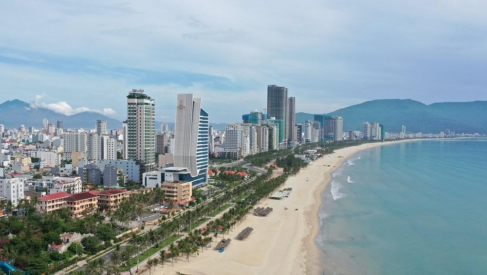 Biển Đà Nẵng được tạp chí Forbes (Mỹ) bình chọn là một trong những bãi biển đẹp nhất thế giới. Đà Nẵng từ lâu đã nổi tiếng với nhiều bãi biển đẹp kéo dài từ chân đèo Hải Vân đến Non Nước như Non Nước, Bắc Mỹ An, Mỹ Khê, Phạm Văn Đồng, Xuân Thiều, Thanh Bình, Nam Ô và các bãi thuộc bán đảo Sơn Trà … Biển Đà Nẵng được tạp chí Forbes (Mỹ) bình chọn là một trong những bãi biển đẹp nhất thế giới. Đà Nẵng từ lâu đã nổi tiếng với nhiều bãi biển đẹp kéo dài từ chân đèo Hải Vân đến Non Nước như Non Nước, Bắc Mỹ An, Mỹ Khê, Phạm Văn Đồng, Xuân Thiều, Thanh Bình, Nam Ô và các bãi thuộc bán đảo Sơn Trà …