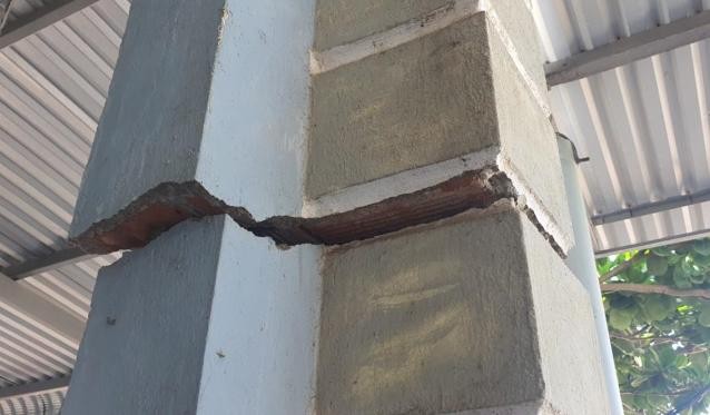 Có khoảng 50 hộ dân bị ảnh hưởng do quá trình thi công kè. Có khoảng 50 hộ dân bị ảnh hưởng do quá trình thi công kè.