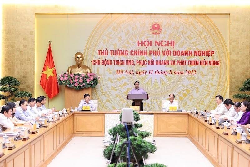 Thủ tướng chúc mừng các doanh nghiệp đã phát huy tinh thần chủ động, sáng tạo, vượt khó vươn lên. (Ảnh: Nhật Bắc) Thủ tướng chúc mừng các doanh nghiệp đã phát huy tinh thần chủ động, sáng tạo, vượt khó vươn lên. (Ảnh: Nhật Bắc)