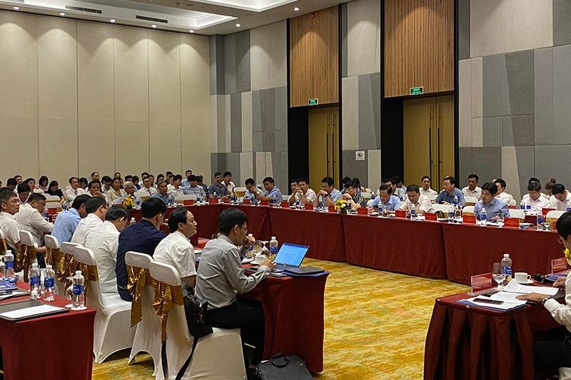 Hội nghị thu hút sự tham gia của đông đảo các chuyên gia, đại diện doanh nghiệp đầu tư khu công nghiệp.