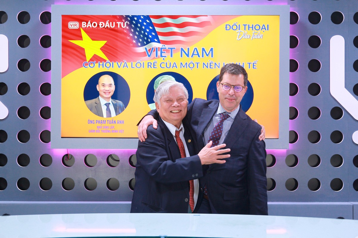 Ông Joe Damond và ông Nguyễn Đình Lương hội ngộ tại Việt Nam trong chương trình Đối thoại đầu tuần với chủ đề "Việt Nam - Cơ hội và lối rẽ của một nền kinh tế" của Báo Đầu tư, phát sóng ngày 29/8/2022, nhân dịp kỷ niệm 77 năm Ngày Quốc khánh nước Cộng hòa Xã hội Chủ nghĩa Việt Nam (2/9/1945 - 2/9/2022). Ông Joe Damond và ông Nguyễn Đình Lương hội ngộ tại Việt Nam trong chương trình Đối thoại đầu tuần với chủ đề "Việt Nam - Cơ hội và lối rẽ của một nền kinh tế" của Báo Đầu tư, phát sóng ngày 29/8/2022, nhân dịp kỷ niệm 77 năm Ngày Quốc khánh nước Cộng hòa Xã hội Chủ nghĩa Việt Nam (2/9/1945 - 2/9/2022).