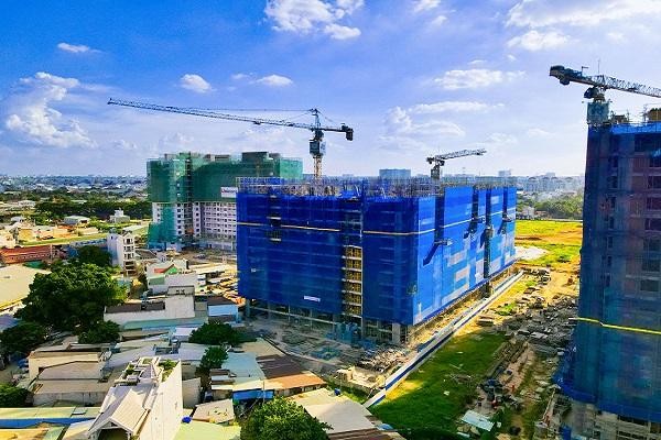 Các chủ đầu tư đang đẩy nhanh tiến độ xây dựng để kịp ra hàng trong quý cuối năm 2022.
