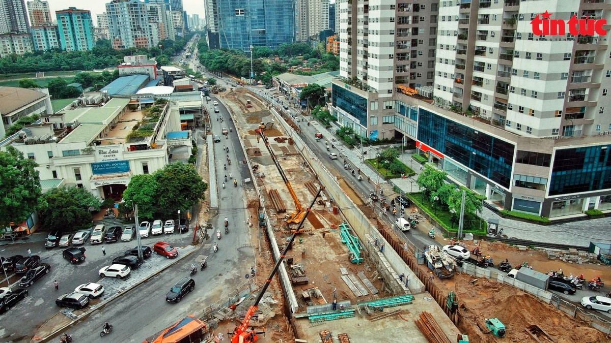 Thảm lớp bê tông nhựa (lớp mặt C12,5), tổ chức giao thông toàn bộ nút giao trước ngày 5/10/2022. Thảm lớp bê tông nhựa (lớp mặt C12,5), tổ chức giao thông toàn bộ nút giao trước ngày 5/10/2022.