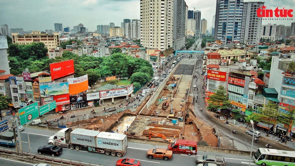 Dự án Xây dựng hầm chui Lê Văn Lương – Vành đai 3 được UBND TP Hà Nội tổ chức khởi công vào ngày 2/10/2020, thi công với 3 giai đoạn. Dự án Xây dựng hầm chui Lê Văn Lương – Vành đai 3 được UBND TP Hà Nội tổ chức khởi công vào ngày 2/10/2020, thi công với 3 giai đoạn.