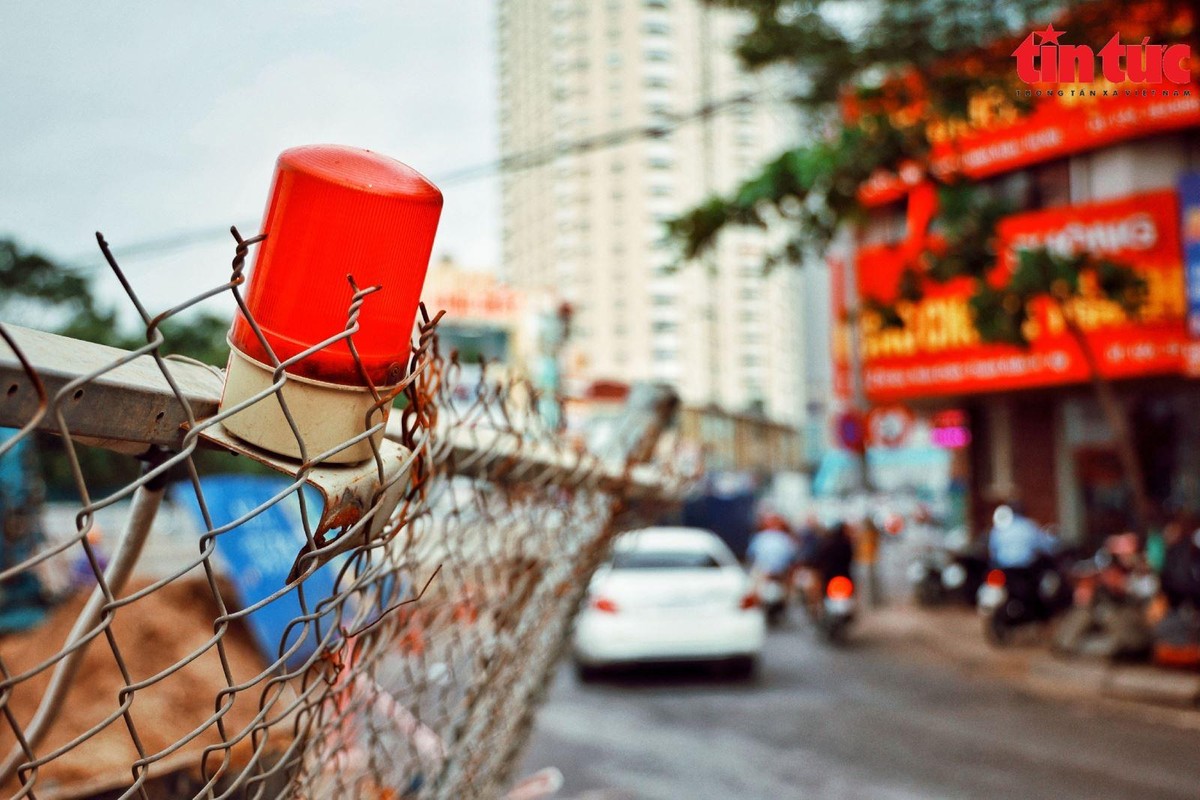 Dự án là 1 trong 6 dự án giao thông trọng điểm của TP Hà Nội, đã từng phải lùi tiến độ 6 tháng do ảnh hưởng bởi dịch COVID-19. Dự án là 1 trong 6 dự án giao thông trọng điểm của TP Hà Nội, đã từng phải lùi tiến độ 6 tháng do ảnh hưởng bởi dịch COVID-19.