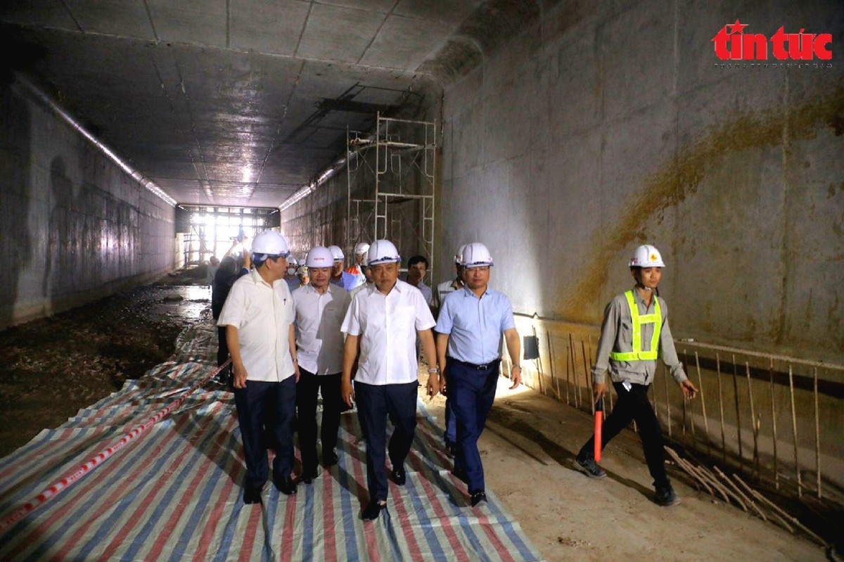 Chủ tịch UBND TP Hà Nội đánh giá cao nỗ lực cố gắng của Ban QLDA giao thông TP và các nhà thầu thi công. Chủ tịch UBND TP Hà Nội đánh giá cao nỗ lực cố gắng của Ban QLDA giao thông TP và các nhà thầu thi công.