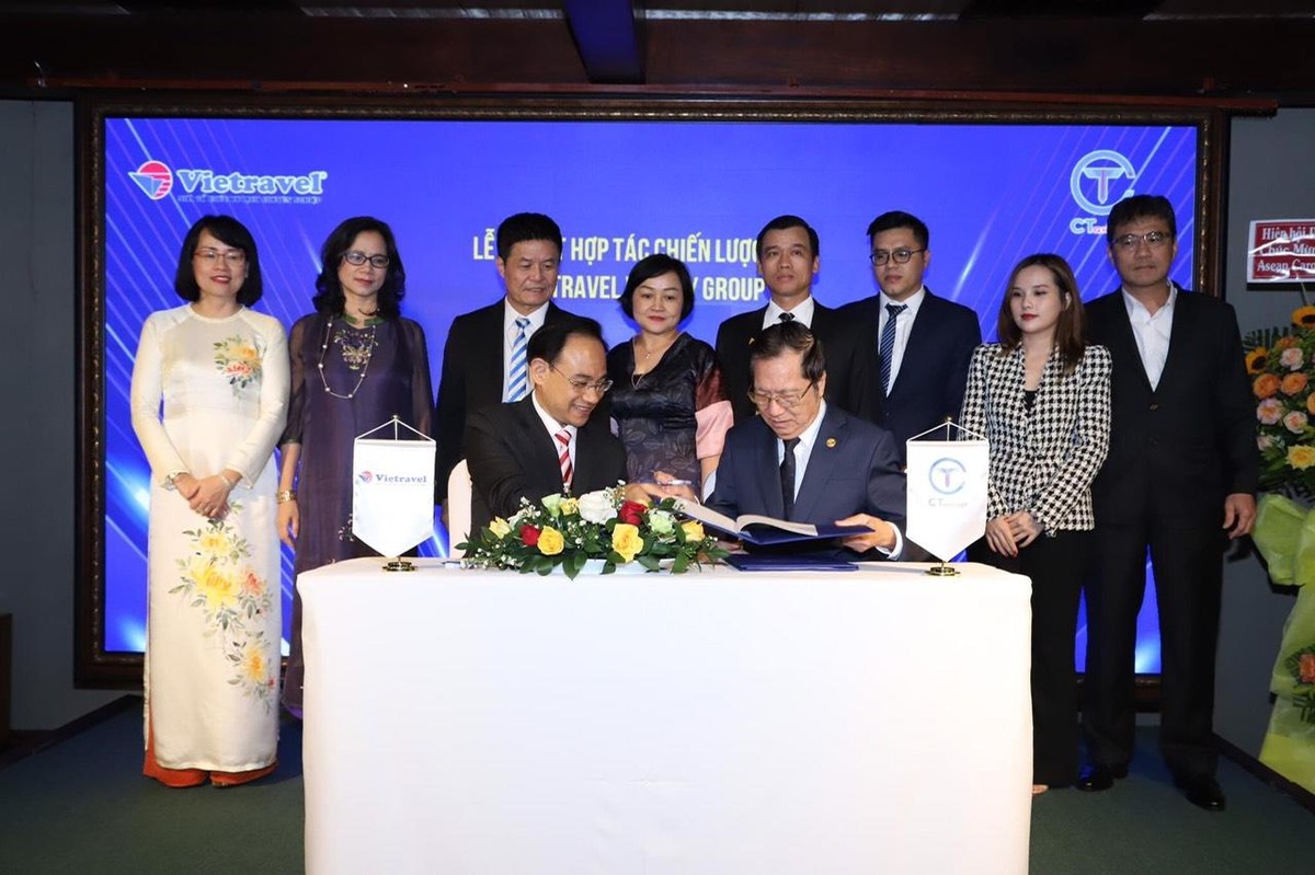 Đại diện CT Group và Vietravel ký kết hợp tác chiến lược Đại diện CT Group và Vietravel ký kết hợp tác chiến lược