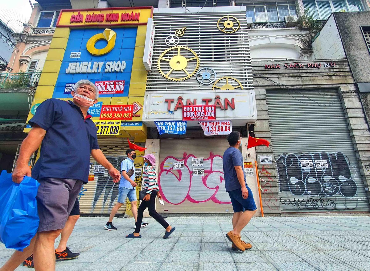 Một số trang mạng rao cho thuê phổ biến từ 200 triệu đồng đến 300 triệu đồng mỗi tháng cho các nhà có chiều ngang từ 4 đến 5m và chiều dài từ 18 đến 25m.