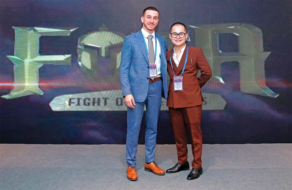William Đỗ (phải) thành công trên hành trình gọi vốn cùng FOTA. William Đỗ (phải) thành công trên hành trình gọi vốn cùng FOTA.