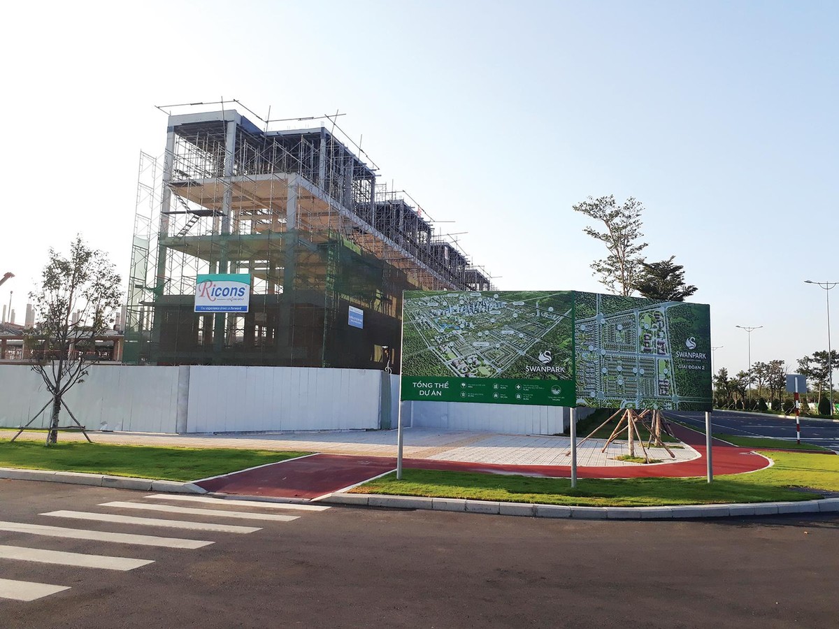 Dự án SwanBay ở Nhơn Trạch, Đồng Nai chưa thu hút người dân về ở vì hạ tầng kết nối chưa hoàn thiện. Ảnh: Việt Dũng Dự án SwanBay ở Nhơn Trạch, Đồng Nai chưa thu hút người dân về ở vì hạ tầng kết nối chưa hoàn thiện. Ảnh: Việt Dũng