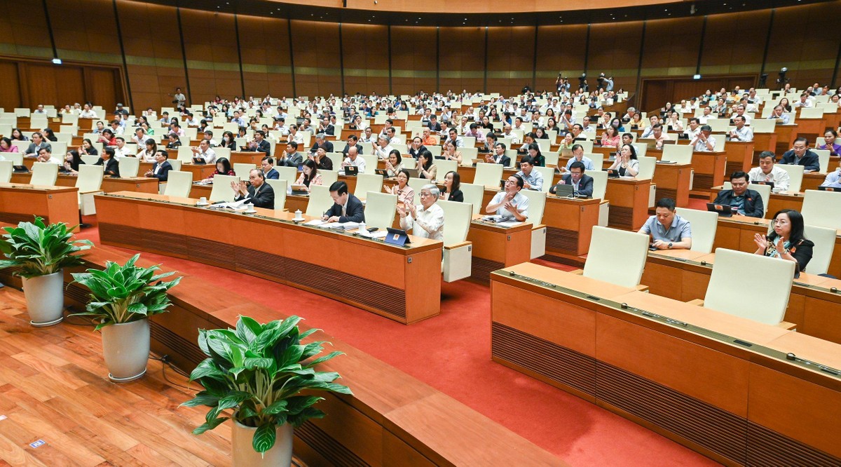 Quốc hội đã thông qua Luật Thực hiện dân chủ ở cơ sở sáng 10/11 Quốc hội đã thông qua Luật Thực hiện dân chủ ở cơ sở sáng 10/11