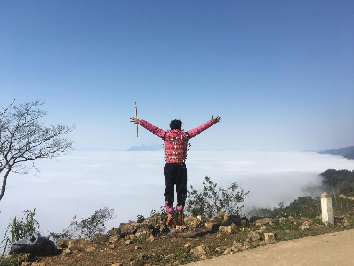 Giàng A La khởi nghiệp thành công bởi anh luôn nỗ lực đương đầu với khó khăn, thử thách, xuất phát từ tình yêu quê hương và đồng bào nơi mình sinh sống. Giàng A La khởi nghiệp thành công bởi anh luôn nỗ lực đương đầu với khó khăn, thử thách, xuất phát từ tình yêu quê hương và đồng bào nơi mình sinh sống.