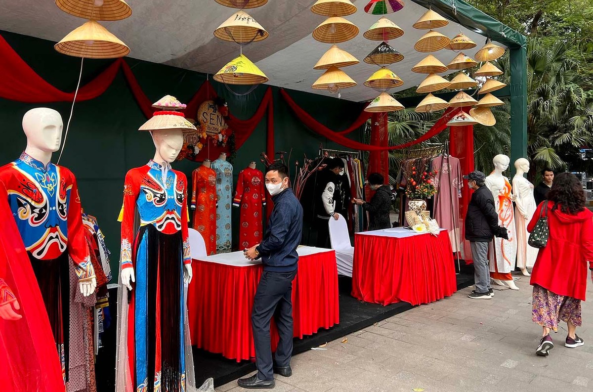 Lễ hội áo dài du lịch năm 2022 nhằm mục tiêu kích cầu du lịch Thủ đô, thu hút đông đảo du khách trong nước và quốc tế đến với Hà Nội nói riêng và cả nước nói chung sau hơn 2 năm ảnh hưởng của dịch Covid-19. Đồng thời bảo tồn, giữ gìn và phát huy giá trị văn hóa, con người Việt Nam, quảng bá hình ảnh Hà Nội, hình ảnh quốc gia qua di sản văn hóa áo dài. Lễ hội áo dài du lịch năm 2022 nhằm mục tiêu kích cầu du lịch Thủ đô, thu hút đông đảo du khách trong nước và quốc tế đến với Hà Nội nói riêng và cả nước nói chung sau hơn 2 năm ảnh hưởng của dịch Covid-19. Đồng thời bảo tồn, giữ gìn và phát huy giá trị văn hóa, con người Việt Nam, quảng bá hình ảnh Hà Nội, hình ảnh quốc gia qua di sản văn hóa áo dài.