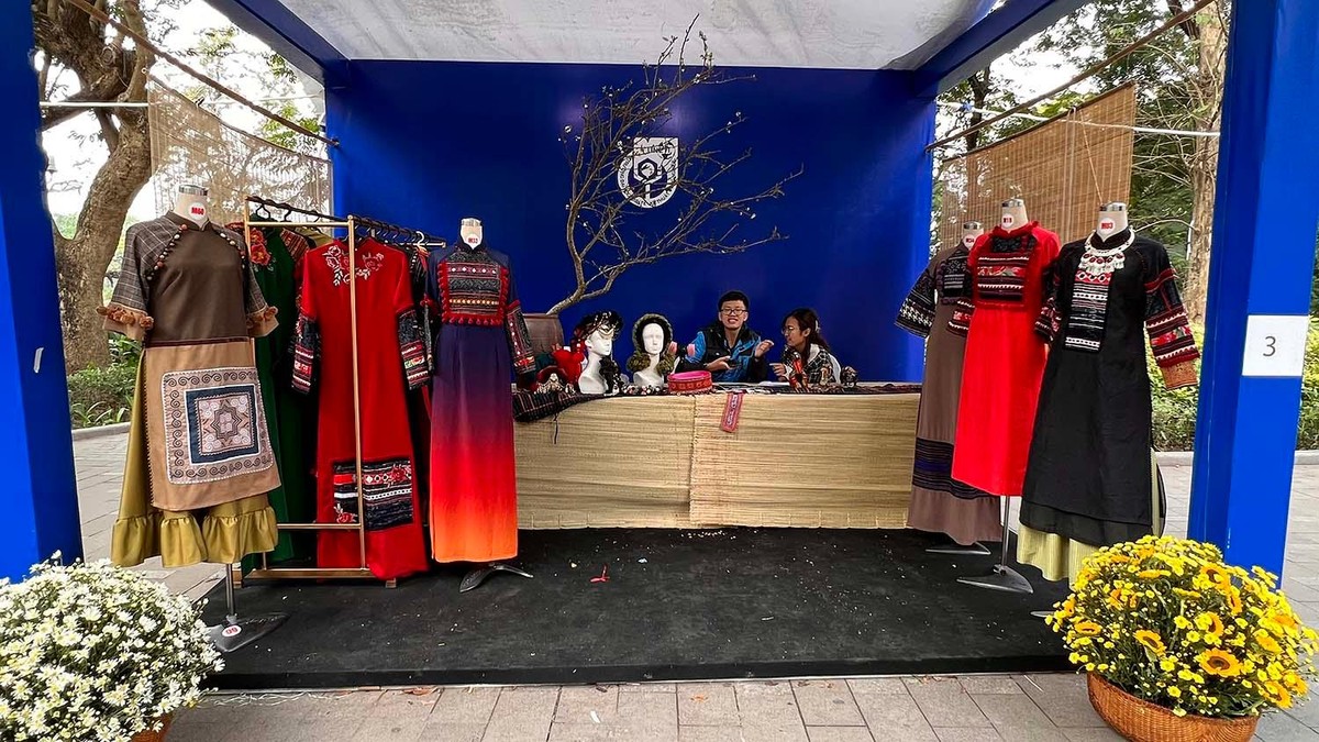 Thực hiện chủ trương của Chính phủ về phục hồi và phát triển kinh tế, thích ứng an toàn, linh hoạt, kiểm soát hiệu quả dịch Covid-19, Thành phố Hà Nội đã ban hành, triển khai Kế hoạch phục hồi, phát triển hoạt động du lịch Thủ đô thích ứng an toàn, linh hoạt, kiểm soát hiệu quả dịch Covid-19 năm 2022, 2023, nhờ đó du lịch Hà Nội đã có sự phục hồi rõ nét. Thực hiện chủ trương của Chính phủ về phục hồi và phát triển kinh tế, thích ứng an toàn, linh hoạt, kiểm soát hiệu quả dịch Covid-19, Thành phố Hà Nội đã ban hành, triển khai Kế hoạch phục hồi, phát triển hoạt động du lịch Thủ đô thích ứng an toàn, linh hoạt, kiểm soát hiệu quả dịch Covid-19 năm 2022, 2023, nhờ đó du lịch Hà Nội đã có sự phục hồi rõ nét.