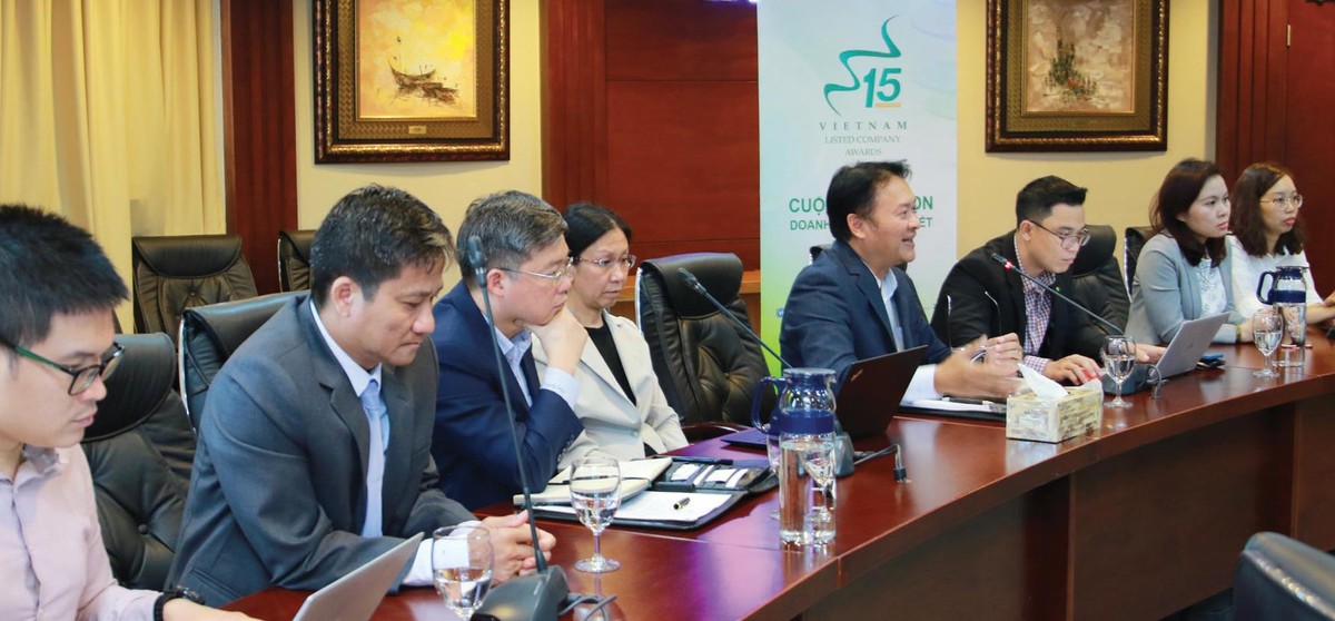 Trong ảnh là 4 công ty kiểm toán hàng đầu (Big 4) gồm: Deloitte, Ernst & Young, KPMG và PwC cùng bàn luận về kết quả Sơ khảo nhằm đảm bảo tính chính xác, khách quan và chuyên sâu trong việc xét chọn Trong ảnh là 4 công ty kiểm toán hàng đầu (Big 4) gồm: Deloitte, Ernst & Young, KPMG và PwC cùng bàn luận về kết quả Sơ khảo nhằm đảm bảo tính chính xác, khách quan và chuyên sâu trong việc xét chọn