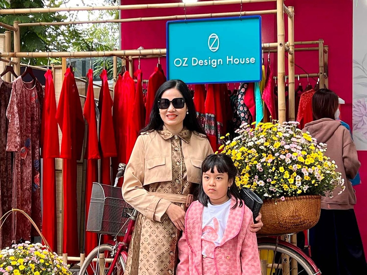 Năm 2022, Hà Nội dự kiến đón 18,7 triệu lượt khách du lịch, tăng 4,7 lần so với năm 2021 (trong đó, du khách quốc tế ước đạt 1,5 triệu lượt khách, du khách nội địa ước đạt 17,2 triệu lượt khách). Tổng thu từ du khách ước đạt trên 60 nghìn tỷ đồng, tăng 5,3 lần so với năm 2021. Năm 2022, Hà Nội dự kiến đón 18,7 triệu lượt khách du lịch, tăng 4,7 lần so với năm 2021 (trong đó, du khách quốc tế ước đạt 1,5 triệu lượt khách, du khách nội địa ước đạt 17,2 triệu lượt khách). Tổng thu từ du khách ước đạt trên 60 nghìn tỷ đồng, tăng 5,3 lần so với năm 2021.