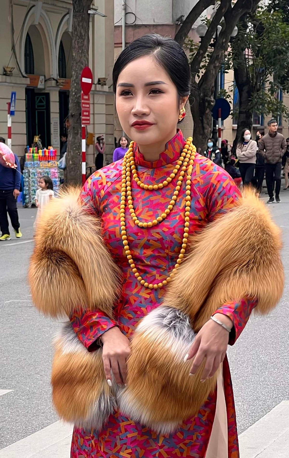 Từ đầu năm 2022 đến nay, Việt Nam đã đón được 2,7 triệu lượt khách quốc tế, hoạt động du lịch nội địa sôi động với gần 100 triệu lượt khách. Tổng thu từ khách du lịch đạt 457 nghìn tỷ đồng, vượt 14% so vwosi kế hoạch năm 2022. Những kết quả nêu trên có phần đóng góp lớn của Thủ đô Hà Nội với vị trí, vai trò là điểm đến hấp dẫn hàng đầu, cửa ngõ phân phối khách quốc tê,s đồng thời Hà Nội là thị trường nguồn khách du lịch nội địa quan trọng của các tỉnh, thành phố trong cả nước. Từ đầu năm 2022 đến nay, Việt Nam đã đón được 2,7 triệu lượt khách quốc tế, hoạt động du lịch nội địa sôi động với gần 100 triệu lượt khách. Tổng thu từ khách du lịch đạt 457 nghìn tỷ đồng, vượt 14% so vwosi kế hoạch năm 2022. Những kết quả nêu trên có phần đóng góp lớn của Thủ đô Hà Nội với vị trí, vai trò là điểm đến hấp dẫn hàng đầu, cửa ngõ phân phối khách quốc tê,s đồng thời Hà Nội là thị trường nguồn khách du lịch nội địa quan trọng của các tỉnh, thành phố trong cả nước.