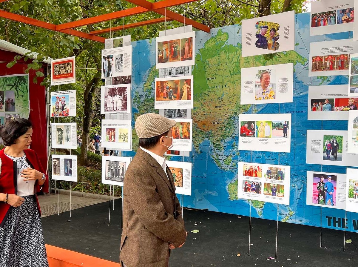 Lễ hội Áo dài Du lịch Hà Nội 2022 sẽ tận dụng tốt cơ hội này để lan tỏa mạnh mẽ thông điệp về đất nước, về văn hóa, về con người Việt Nam thông qua tà áo dài- sản phẩm du lịch đặc sắc, lắng đọng văn hóa Việt. Lễ hội Áo dài Du lịch Hà Nội 2022 sẽ tận dụng tốt cơ hội này để lan tỏa mạnh mẽ thông điệp về đất nước, về văn hóa, về con người Việt Nam thông qua tà áo dài- sản phẩm du lịch đặc sắc, lắng đọng văn hóa Việt.