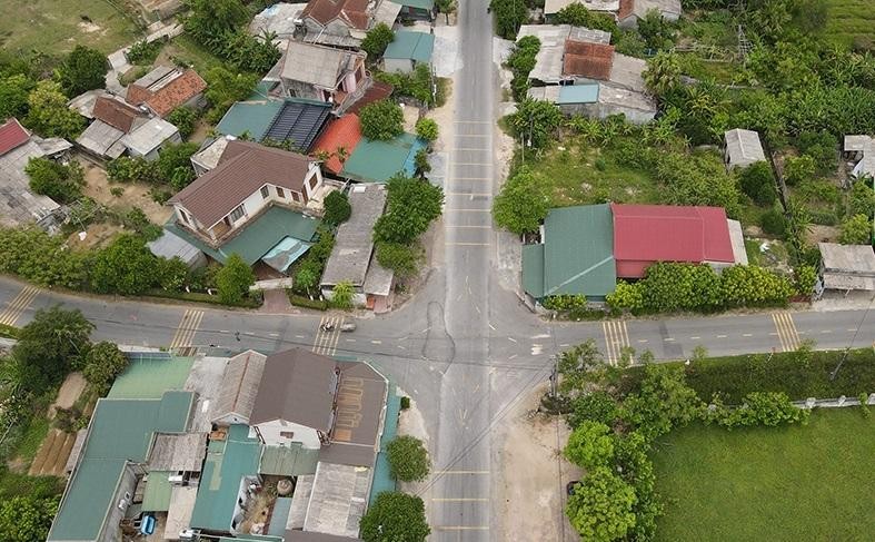 Ngã tư giao Km5+500 quốc lộ 8C với tuyến đường ĐH.127 đoạn qua thôn Phúc Trung, xã Nam Phúc Thăng, huyện Cẩm Xuyên tiềm ẩn nguy cơ tai nạn giao thông Ngã tư giao Km5+500 quốc lộ 8C với tuyến đường ĐH.127 đoạn qua thôn Phúc Trung, xã Nam Phúc Thăng, huyện Cẩm Xuyên tiềm ẩn nguy cơ tai nạn giao thông