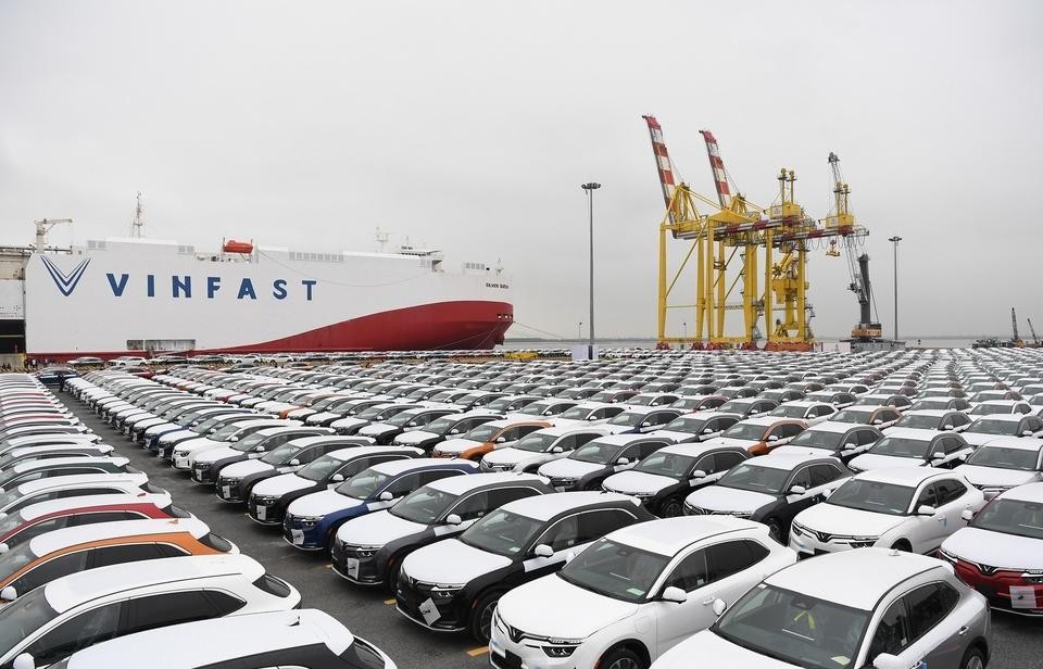 Thông tin nộp hồ sơ IPO được công bố sau sự kiện VinFast lần đầu xuất khẩu lô 999 xe điện đầu tiên ra thế giới