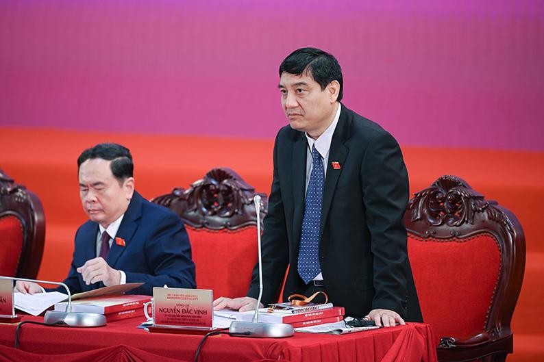 Chủ nhiệm Ủy ban Văn hóa, Giáo dục Nguyễn Đắc Vinh điều hành tham luận. Chủ nhiệm Ủy ban Văn hóa, Giáo dục Nguyễn Đắc Vinh điều hành tham luận.