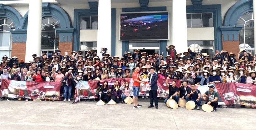 Ngày 8/1/2023, Quảng Ninh đã đón đoàn 500 khách du lịch đến từ Malaysia. Ngày 8/1/2023, Quảng Ninh đã đón đoàn 500 khách du lịch đến từ Malaysia.