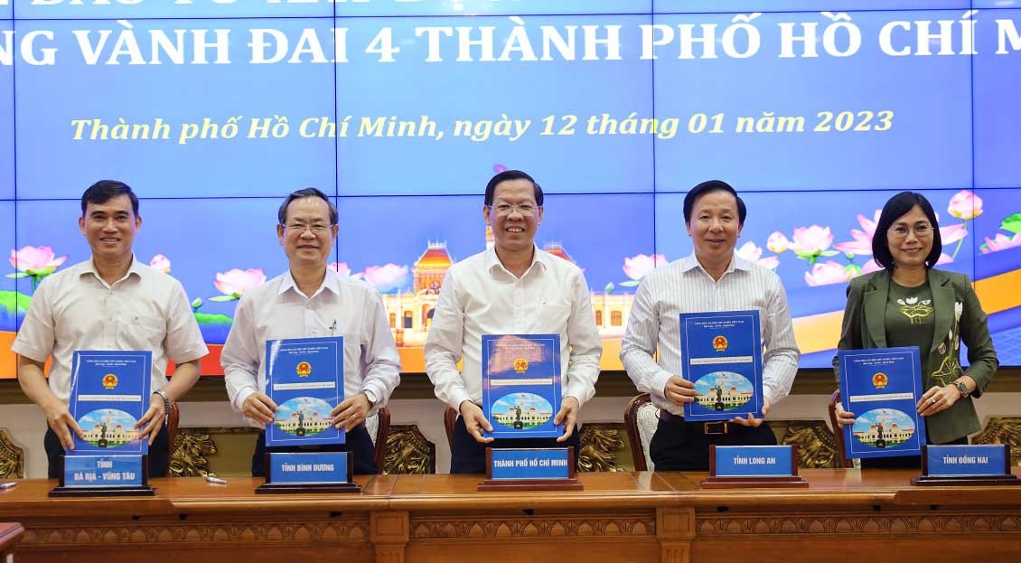 Lãnh đạo TP.HCM và 4 địa phương lân cận ký kế hoạch đầu tư dự án đường Vành đai 4, TP.HCM - Ảnh: TTBC TP.HCM Lãnh đạo TP.HCM và 4 địa phương lân cận ký kế hoạch đầu tư dự án đường Vành đai 4, TP.HCM - Ảnh: TTBC TP.HCM