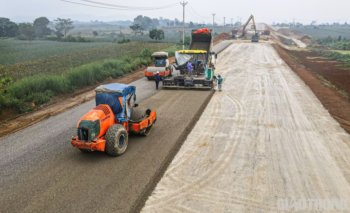 Thi công cao tốc Bắc - Nam đoạn Mai Sơn - Quốc lộ 45. Thi công cao tốc Bắc - Nam đoạn Mai Sơn - Quốc lộ 45.