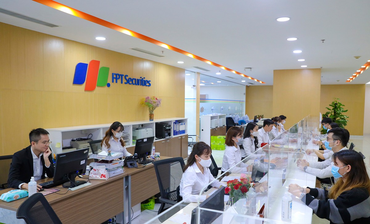 FPTS rất chú trọng tới việc xây dựng đội ngũ chuyên viên tư vấn giỏi FPTS rất chú trọng tới việc xây dựng đội ngũ chuyên viên tư vấn giỏi