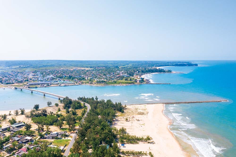 Ngoài nguồn lực tự nhiên về gió, vùng biển Quảng Trị cũng đang là “mỏ vàng” về nguồn điện khí để giúp Quảng Trị thành công trên hành trang trở thành trung tâm năng lượng miền Trung