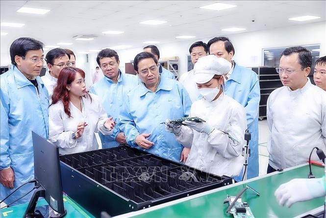 Chiều tối 12/2, Thủ tướng Phạm Minh Chính đến thăm, khảo sát thực tế tại Khu công nghiệp Đông Mai, thị xã Quảng Yên. Ảnh: Dương Giang-TTXVN. Chiều tối 12/2, Thủ tướng Phạm Minh Chính đến thăm, khảo sát thực tế tại Khu công nghiệp Đông Mai, thị xã Quảng Yên. Ảnh: Dương Giang-TTXVN.