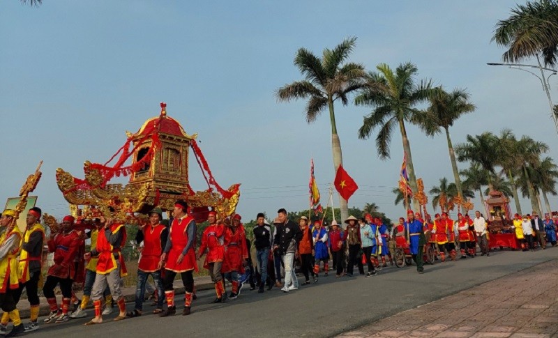 Đoàn lễ rước bộ của nhân dân xã An Thái trước giờ khai mạc lễ hội.