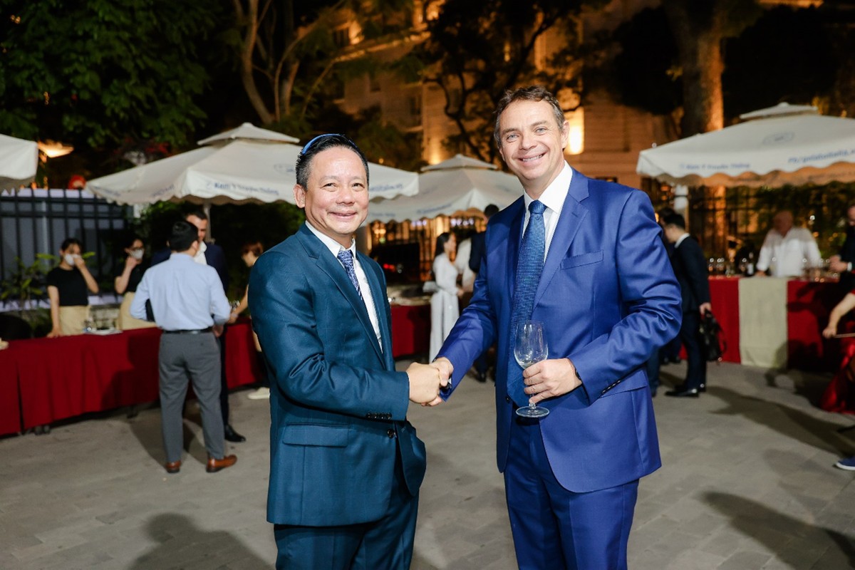 Ông Bùi Đức Long – Chủ tịch HĐQT VGS Group và Ông Riccardo Tirotti – Giám đốc phát triển kinh doanh của Marco Simone Golf & Country Club, đại diện cho BTC giải Ryder Cup 2023 Ông Bùi Đức Long – Chủ tịch HĐQT VGS Group và Ông Riccardo Tirotti – Giám đốc phát triển kinh doanh của Marco Simone Golf & Country Club, đại diện cho BTC giải Ryder Cup 2023