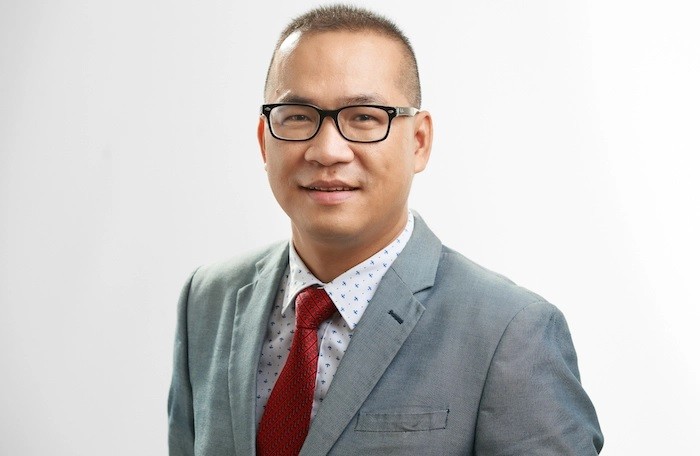 Bên cạnh chính sách visa, PGS - TS Phạm Hồng Long cho rằng, công tác quảng bá và phát triển kinh tế đêm là hai việc chính cần đẩy mạnh để nhanh chóng phục hồi thị trường du lịch quốc tế. Bên cạnh chính sách visa, PGS - TS Phạm Hồng Long cho rằng, công tác quảng bá và phát triển kinh tế đêm là hai việc chính cần đẩy mạnh để nhanh chóng phục hồi thị trường du lịch quốc tế.