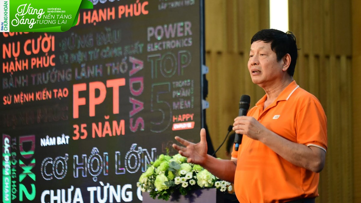 Ông Trương Gia Bình, Chủ tịch Tập đoàn FPT trình bày về định hướng chiến lược của Tập đoàn. Ông Trương Gia Bình, Chủ tịch Tập đoàn FPT trình bày về định hướng chiến lược của Tập đoàn.