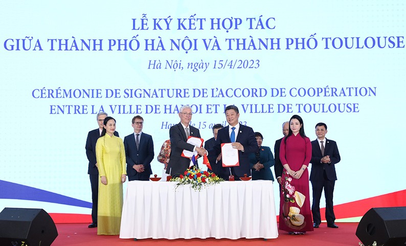Thành phố Hà Nội và thành phố Toulouse ký kết hợp tác. Thành phố Hà Nội và thành phố Toulouse ký kết hợp tác.