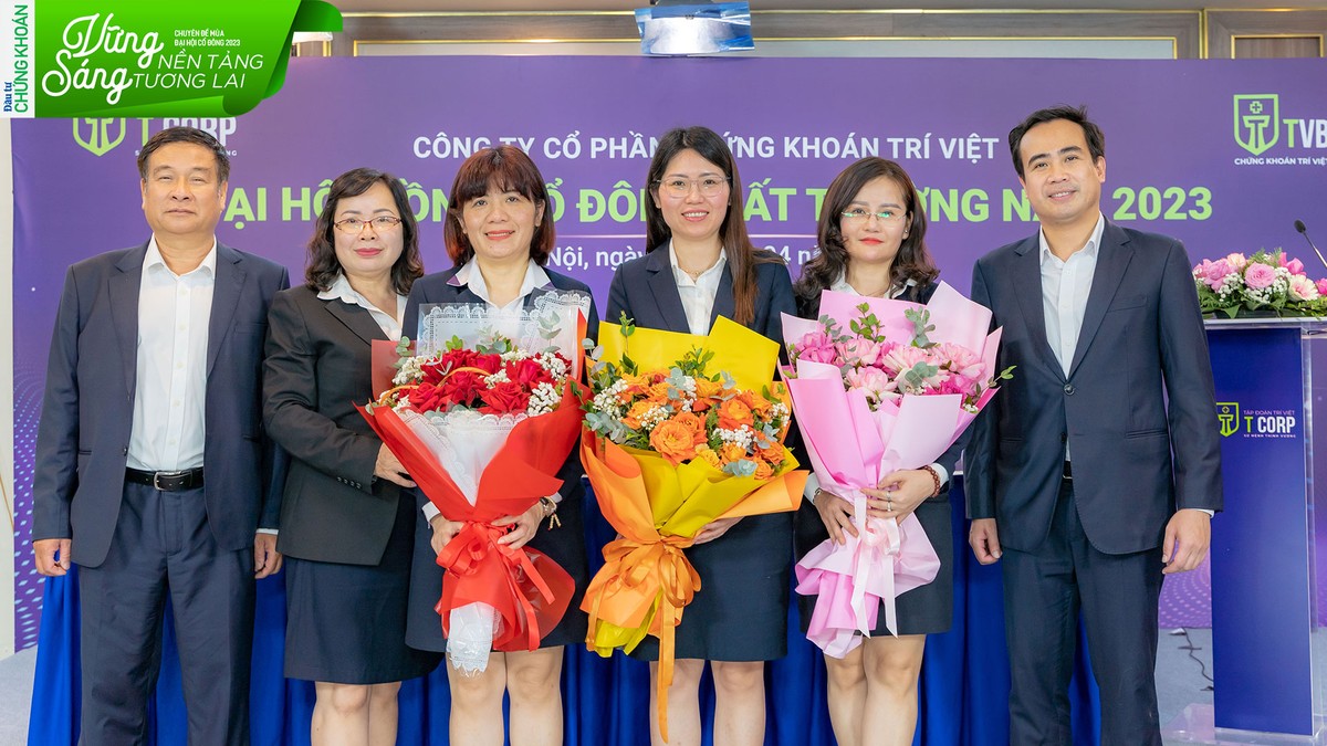 03 thành viên HĐQT mới ra mắt tại đại hội 03 thành viên HĐQT mới ra mắt tại đại hội