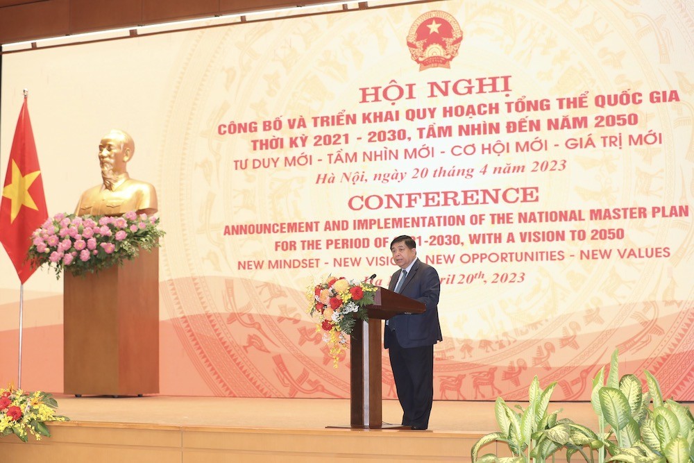 Bộ trưởng Bộ Kế hoạch và Đầu tư Nguyễn Chí Dũng trình bày những nội dung chính của Quy hoạch tổng thể quốc gia thời kỳ 2021 - 2030 tầm nhìn đến 2050 (Ảnh: Đức Trung) Bộ trưởng Bộ Kế hoạch và Đầu tư Nguyễn Chí Dũng trình bày những nội dung chính của Quy hoạch tổng thể quốc gia thời kỳ 2021 - 2030 tầm nhìn đến 2050 (Ảnh: Đức Trung)
