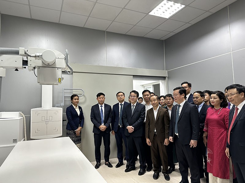 Bên trong Bệnh viện hiện đại của tỉnh Xiêng Khoảng. Bên trong Bệnh viện hiện đại của tỉnh Xiêng Khoảng.