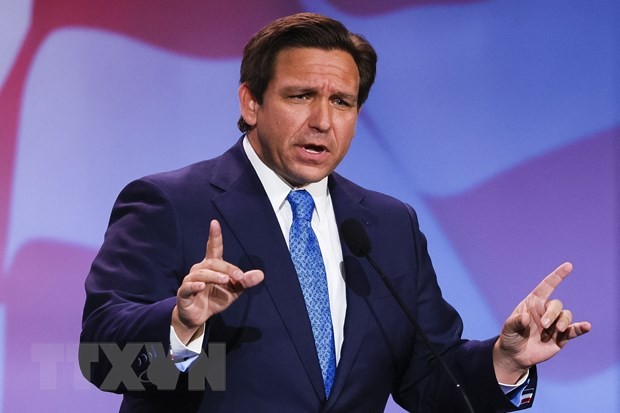 Thống đốc bang Florida Ron DeSantis phát biểu tại Las Vegas, Nevada, Mỹ, ngày 19/11/2022. (Ảnh: AFP/TTXVN) Thống đốc bang Florida Ron DeSantis phát biểu tại Las Vegas, Nevada, Mỹ, ngày 19/11/2022. (Ảnh: AFP/TTXVN)