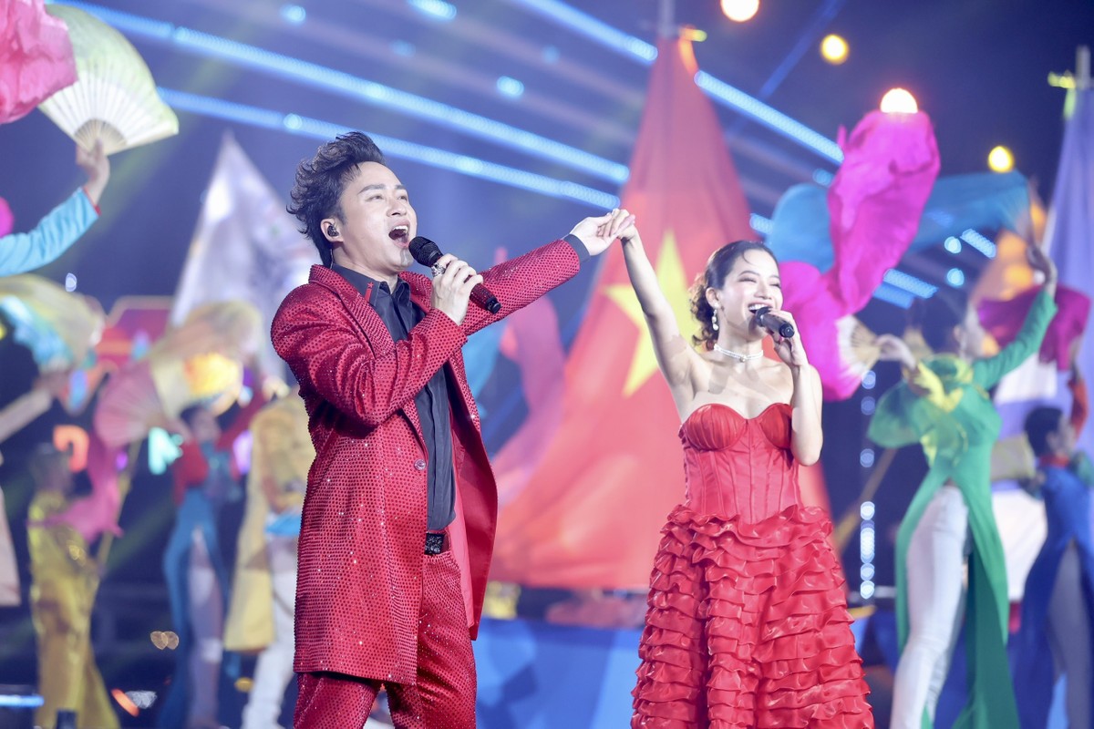 Ca sỹ Tùng Dương và Lâm Bảo Ngọc cùng song ca Ca sỹ Tùng Dương và Lâm Bảo Ngọc cùng song ca