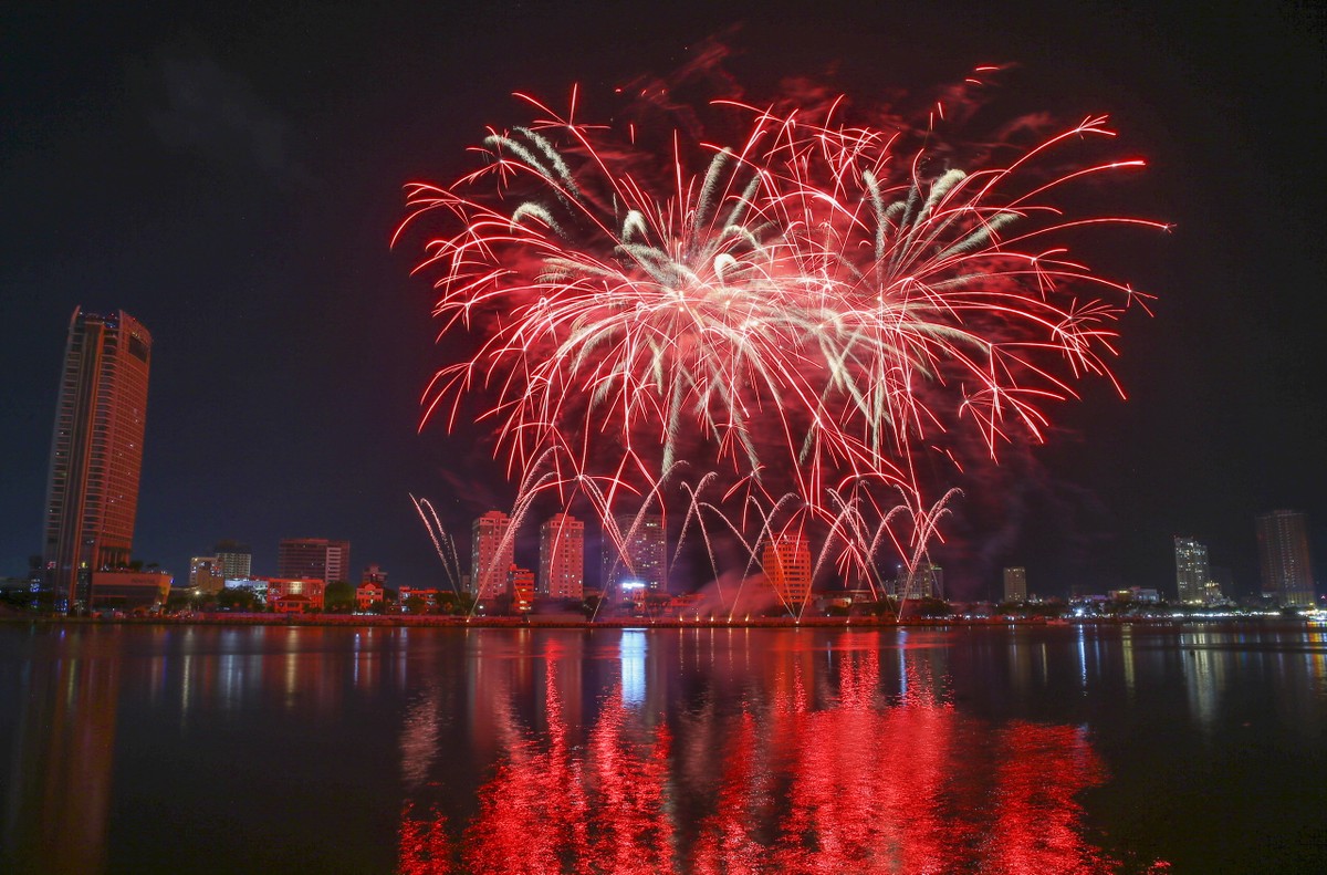 Tiếp đến, khán giả lại cùng mãn nhãn trước phần trình diễn ấn tượng của đội Canada Tiếp đến, khán giả lại cùng mãn nhãn trước phần trình diễn ấn tượng của đội Canada