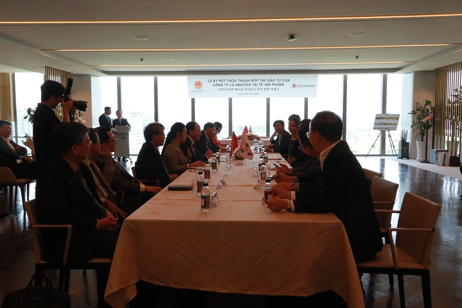 Đoàn làm việc với lãnh đạo Công ty LG Innotek
