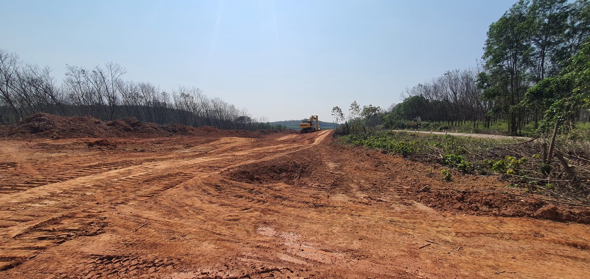Công tác bàn giao, giải phóng mặt bằng dự án cao tốc Van Ninh - Cam Lộ vẫn còn nhiều vướng mắc. Ảnh: NT