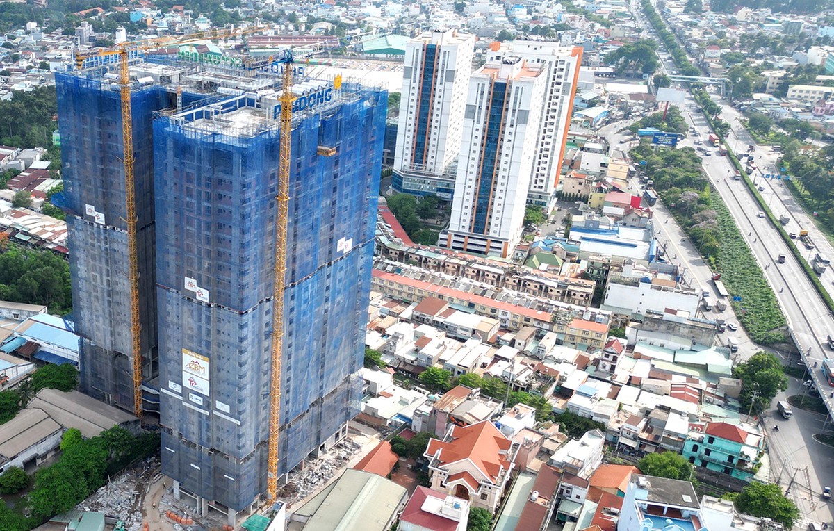 Phú Đông Sky Garden là một trong những dự án tại phía Nam đang được triển khai trở lại. Ảnh: Trọng Tín Phú Đông Sky Garden là một trong những dự án tại phía Nam đang được triển khai trở lại. Ảnh: Trọng Tín