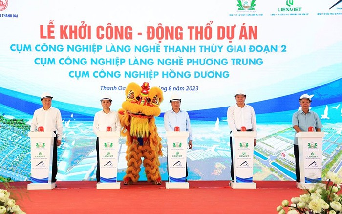 Lễ khởi công, động thổ 3 cụm công nghiệp tại huyện Thanh Oai có tổng mức đầu tư hơn 500 tỷ đồng.