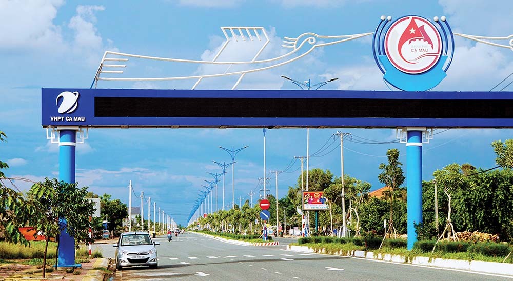 Phát triển hạ tầng giao thông là một trong 3 đột phá của tỉnh Cà Mau thời gian tới. Trong ảnh: Đường vào trung tâm TP. Cà Mau Phát triển hạ tầng giao thông là một trong 3 đột phá của tỉnh Cà Mau thời gian tới. Trong ảnh: Đường vào trung tâm TP. Cà Mau