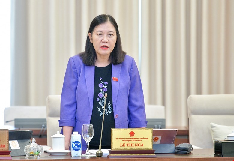 Chủ nhiệm Ủy ban Tư pháp Lê Thị Nga phát biểu tại phiên họp.